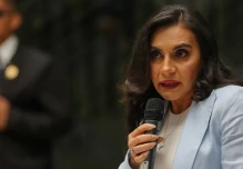 Verónica Abad acepta ir a Israel, pero pide diálogo con Noboa
