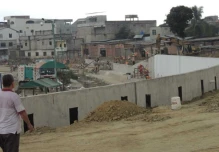 El muro provoca un roce diplomático con Perú