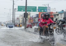 El gobierno declaró emergencia vial en Esmeraldas por inundaciones