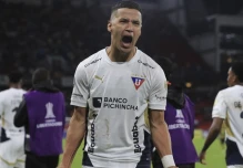 Libertadores: Liga venció al Táchira con un doblete de Álex Arce