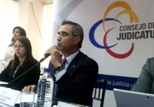 Con denuncias de exjueces y correos se arma juicio político a Gustavo Jalkh