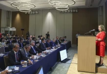 Boluarte llama a la calma a Perú porque "no hay nada que tratar" con Colombia