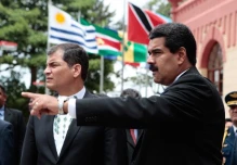 Gobierno presenta documentos de la financiación venezolana a Correa