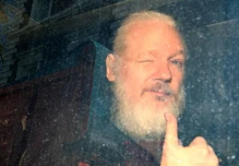 Ecuador toma distancia de las filtraciones sobre el asilo de Assange