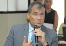 Contraloría detecta irregularidades en vuelos presidenciales de Correa