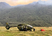 Helicópteros de Ecuador y Perú combaten el fuego en Loja