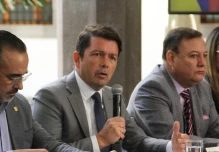 Gobierno y transportistas fijan hoja de ruta para atender demandas
