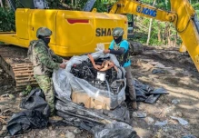 Ejército ecuatoriano destruye maquinaria utilizada en minería ilegal en Napo
