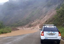 Vías en Zamora han sido afectadas por deslaves y lluvias