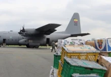 La FAE transportó 10 toneladas de alimentos para abastecer a Galápagos