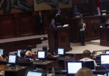 José Serrano salió por la puerta trasera