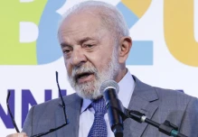 Lula defiende la explotación petrolera para "enriquecer" a Brasil