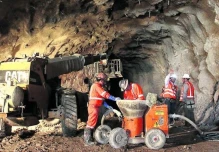 Noboa redefine reglas de la minería en Ecuador