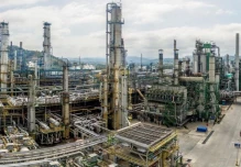 Crisis en refinerías obliga a Ecuador a importar más combustibles y elevar sus costos 