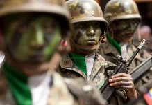 Ejército rastrea bases guerrilleras en Ecuador