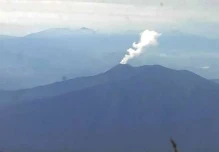 Columnas de vapor y ceniza de hasta 1.200 metros desde el volcán Reventador