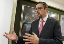 “Si se encuentran irregularidades se podría revertir la naturalización”