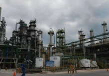 El Gobierno suspende el arreglo de la refinería
