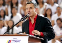 Noboa aventaja a González con 2 puntos, según Informe Confidencial 