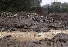 La vía hacia Baeza está cerrada al tránsito desde Papallacta 