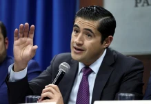 Fondos de inversión presentan demanda contra Ecuador en negociación de deuda