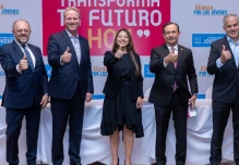 Más de 30.000 jóvenes participan en feria de empleo