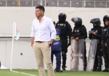 Aucas destituyó al entrenador argentino Gabriel Pereyra