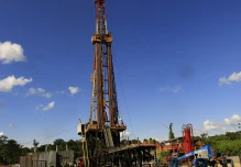 Petroecuador activa cláusula de "fuerza mayor" en exportaciones de crudo Oriente