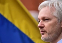 Gobierno suspende las comunicaciones de Julian Assange