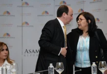El fiscal Baca se defiende al ataque en la Asamblea