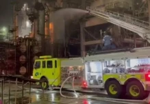 Incendio obliga a suspender operaciones en la Refinería de Esmeraldas