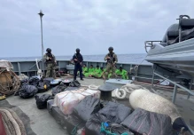 Ecuador, en coordinación con EE.UU., incautó 4,6 toneladas de droga en altamar