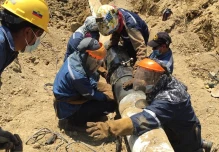 Petroecuador realiza actividades de limpieza tras derrame en Pascuales