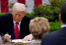 Trump puso aranceles del 10 % para Ecuador