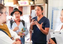 Sin medicinas, sin luz y con acceso limitado el brote de tosferina revela la crisis sanitaria en Taisha