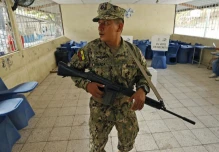 Ecuador va a las urnas en medio de un "conflicto armado interno"