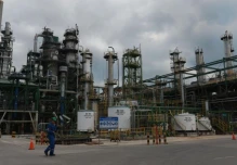 La refinería acumula 17 paras en este año