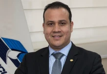 Merino reemplazará a Flores en Petroecuador