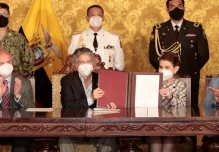Alexandra Vela reemplaza a César Monge en el ministerio de Gobierno