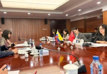 Ecuador y China consolidan acuerdo comercial con nuevas comisiones 