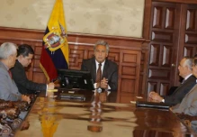 Moreno analiza con asesores seguridad en frontera con Colombia