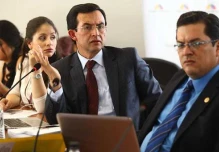 Rivadeneira deberá demandar a diputados que cesaron la Corte