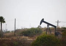 El crudo WTI, referente de Ecuador, subió 8 % tras ataque de Israel a Irán