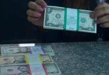 160.000 billetes de $ 2 llegaron al país para transacciones cotidianas 