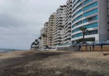 Presencia de petróleo en playa activa las alertas
