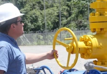 Ecuador ante un nuevo desafío económico: la caída del precio del petróleo