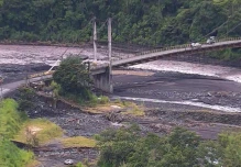 El río Upano está represado en la zona de confluencia con el río Volcán