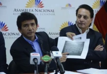 Sustituyen prisión contra Cléver Jiménez y Fernando Villavicencio por brazaletes electrónicos