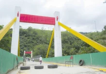 Un paro indefinido cumple el pueblo de Los Encuentros, exigen puente nuevo