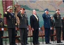 Ministro de Defensa revela presencia de "insurgencia"